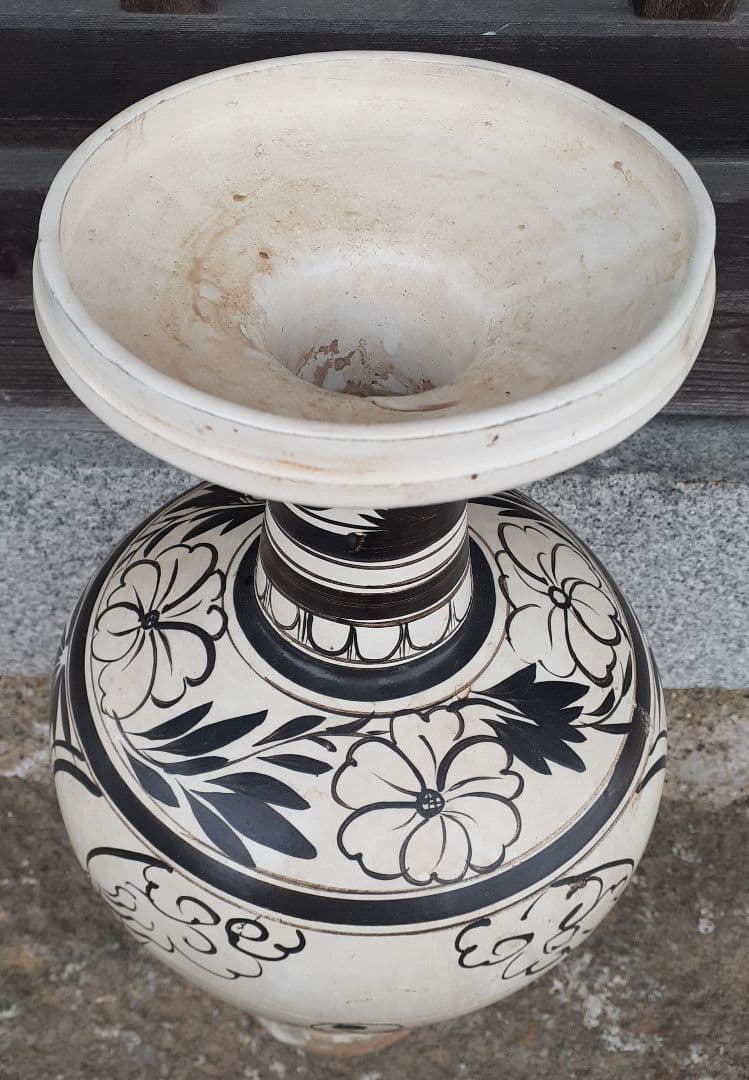 中国古美術　中国古陶磁器　古玩　磁州窯　白釉掛　鉄絵　草文様に唐子の図　広口大瓶