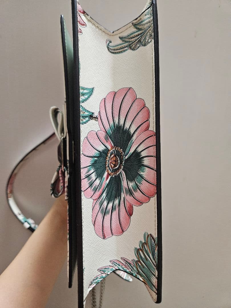 フェラガモ　ショルダーバッグ　値下げ不可