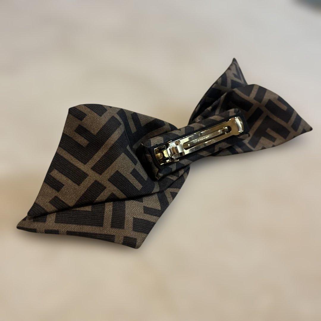 FENDI FFロゴ リボンヘアアクセサリー　バレッタ