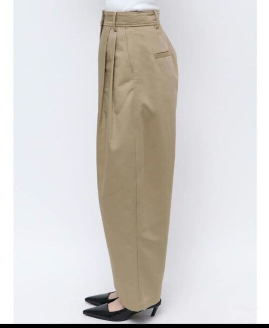 ベージュ タック入り ワイドパンツ/チノパン