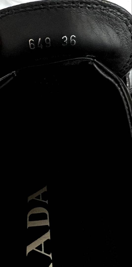 未使用に近い　PRADA ローファー