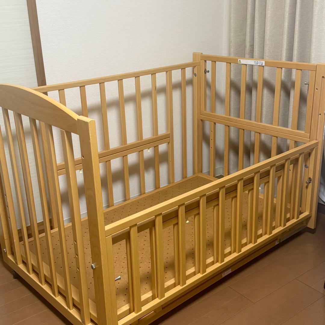 ヤマサキ　ツーオープンベビーベッド　b-side