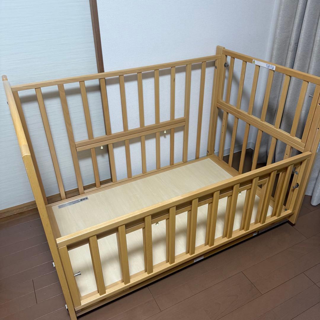 ヤマサキ　ツーオープンベビーベッド　b-side