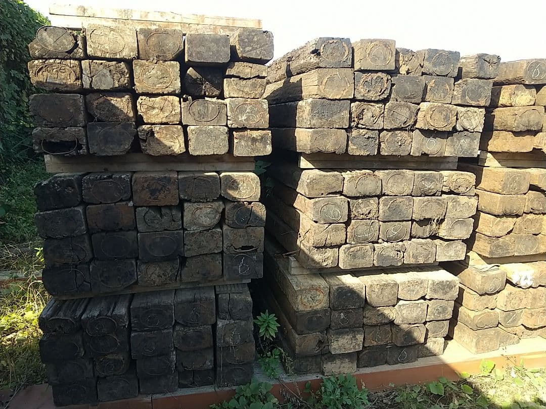 湖南市まで送料込み半額！40本での金額 枕木 6級品 長さ約210cm ガーデニ