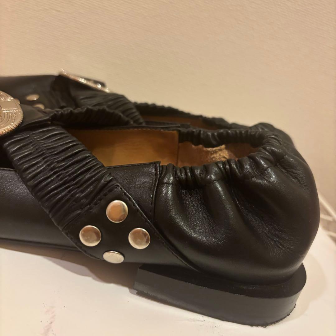 TOGA PULLA ブラックフラットシューズ