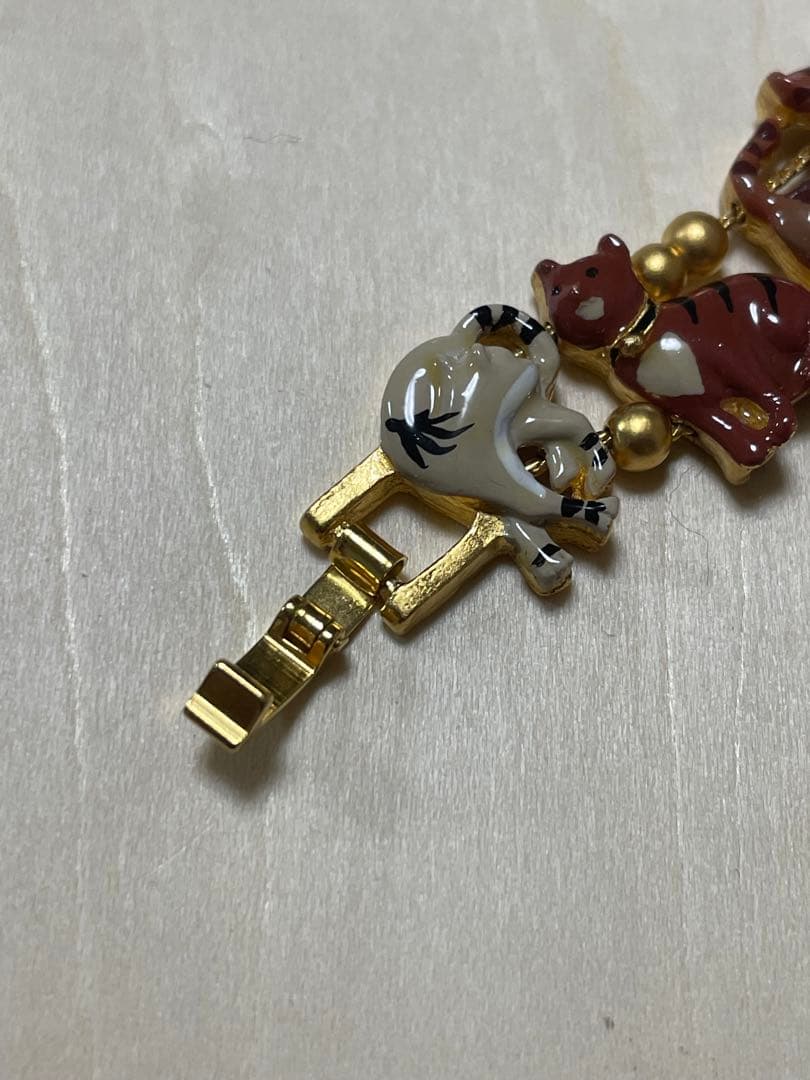 Jenny b Quartz 重さ51g 猫　動物モチーフ ブレスレット　腕時計