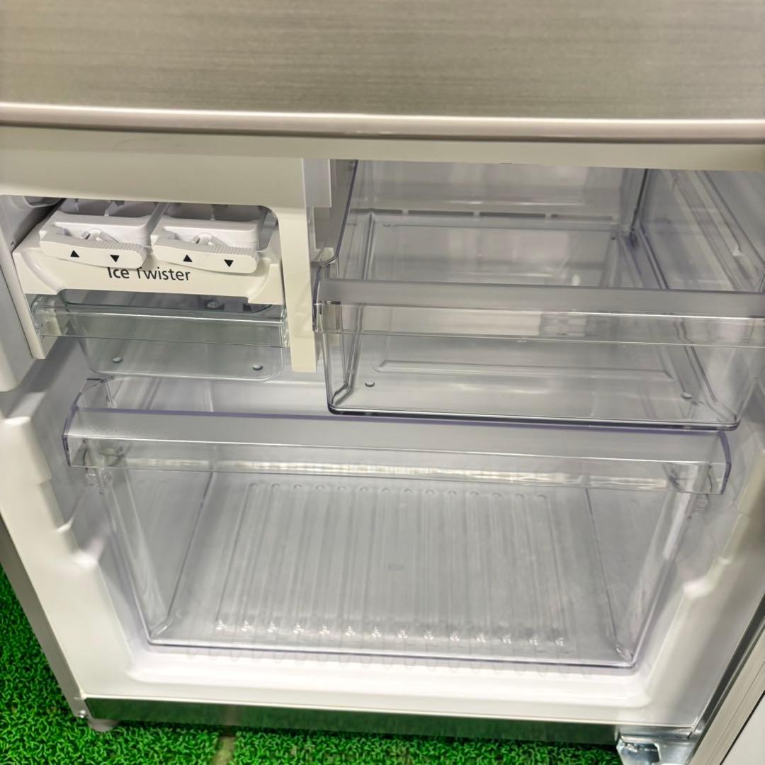 561 冷蔵庫　大型　200L強　右開き　極美品　一人暮らし　家庭でも！　保証込