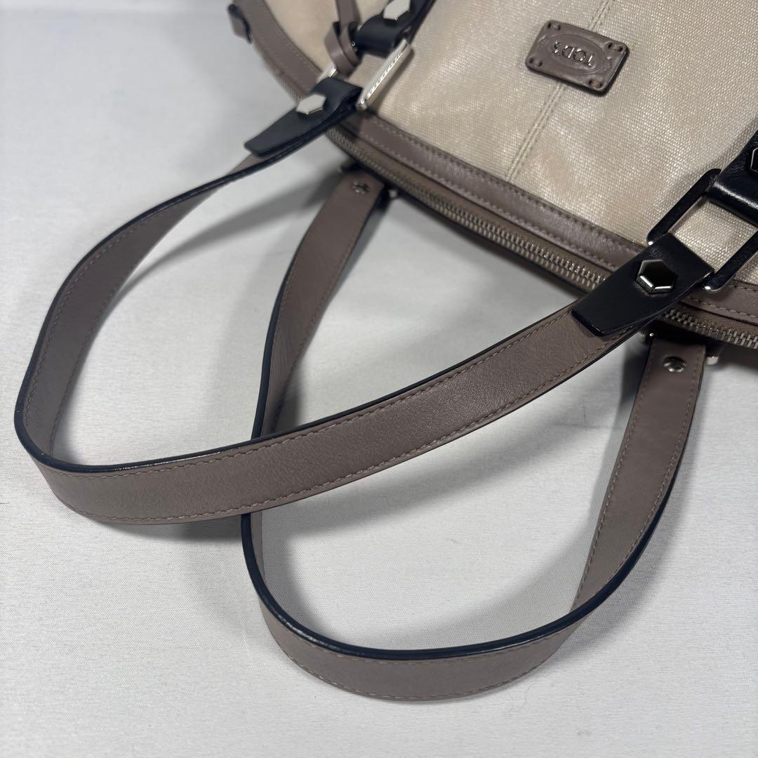 トッズ ハンドバッグ ショルダーバッグ 2way 斜め掛け チャーム ベージュ