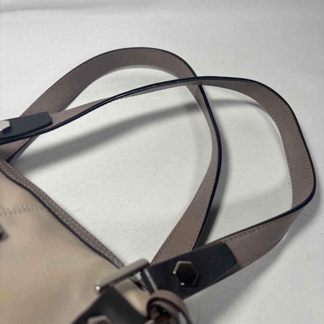 トッズ ハンドバッグ ショルダーバッグ 2way 斜め掛け チャーム ベージュ