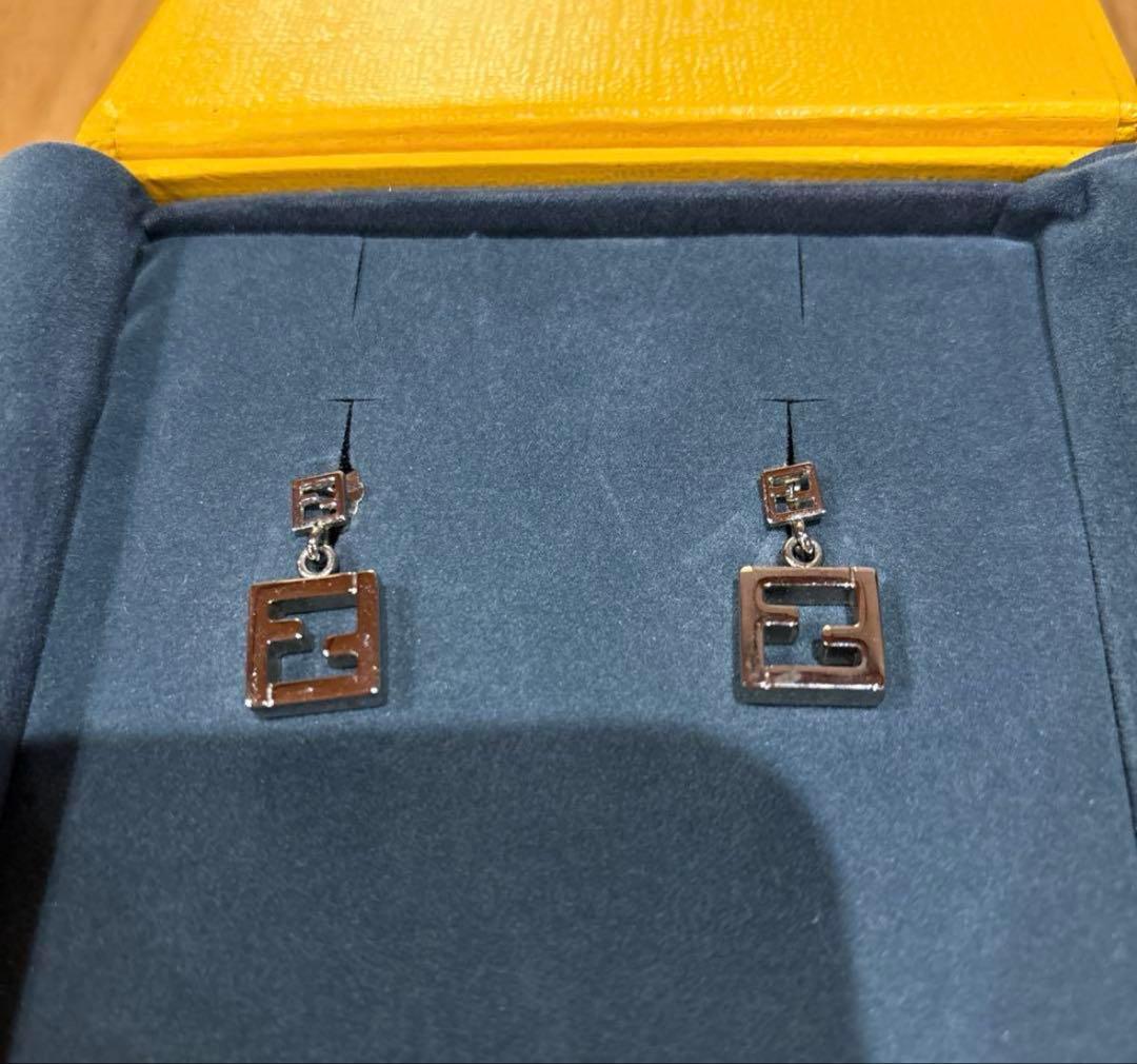 FENDI ピアス 両耳