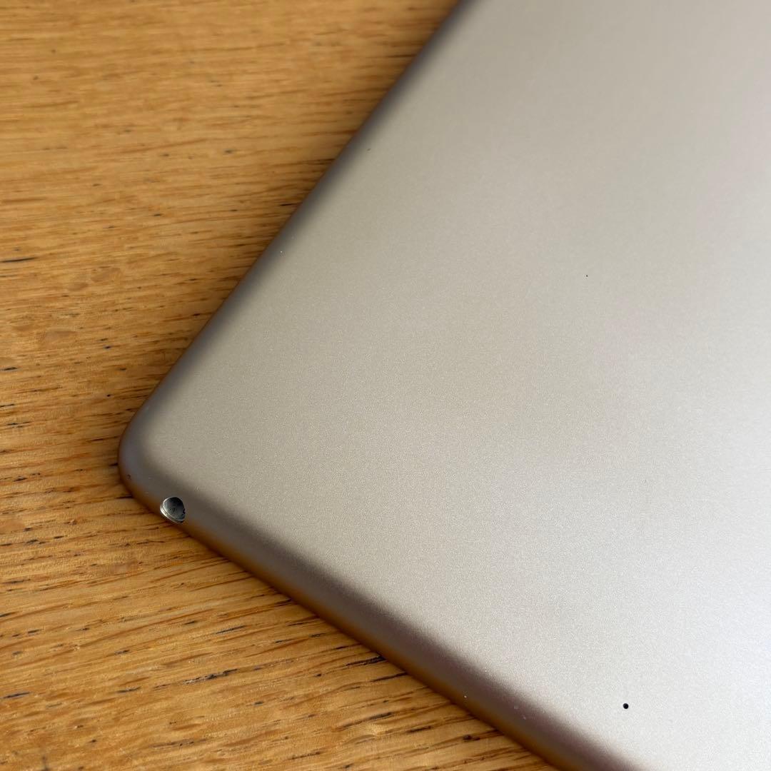 iPad 第5世代 Wi-Fiモデル 32GB 白