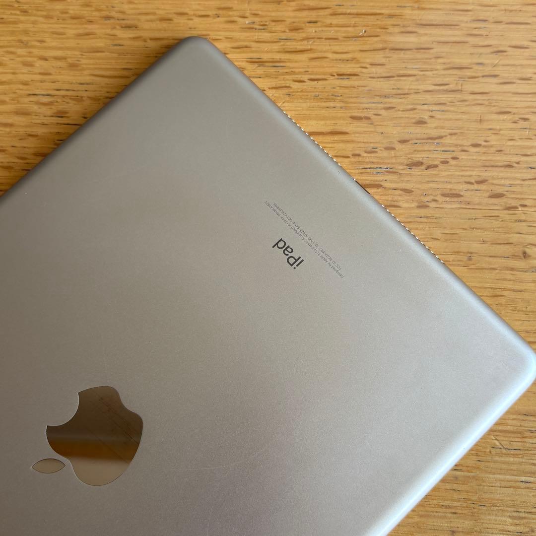 iPad 第5世代 Wi-Fiモデル 32GB 白