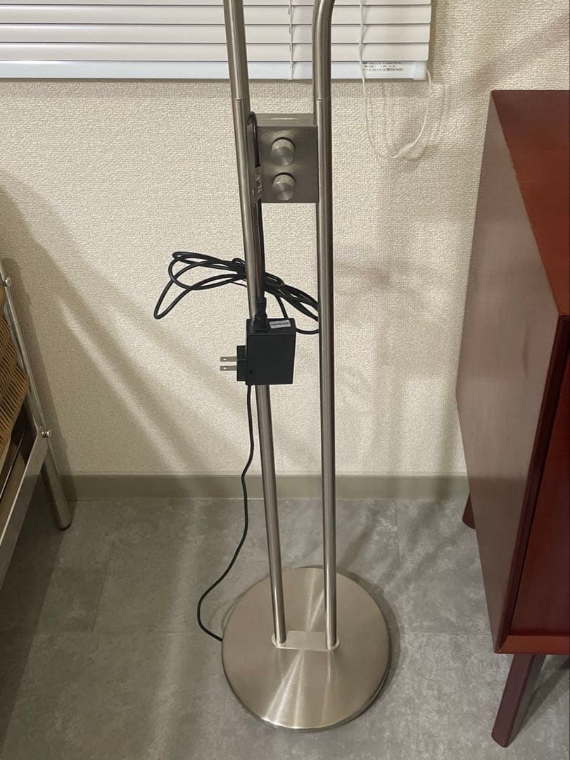 IKEA ISJAKT（イスヤクト）LEDフロアランプ
