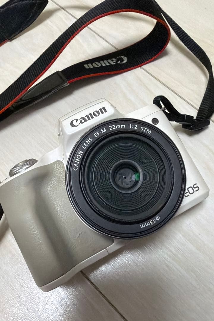 【純正レンズ3本セット】Canon EOS KissM ミラーレス一眼　ホワイト