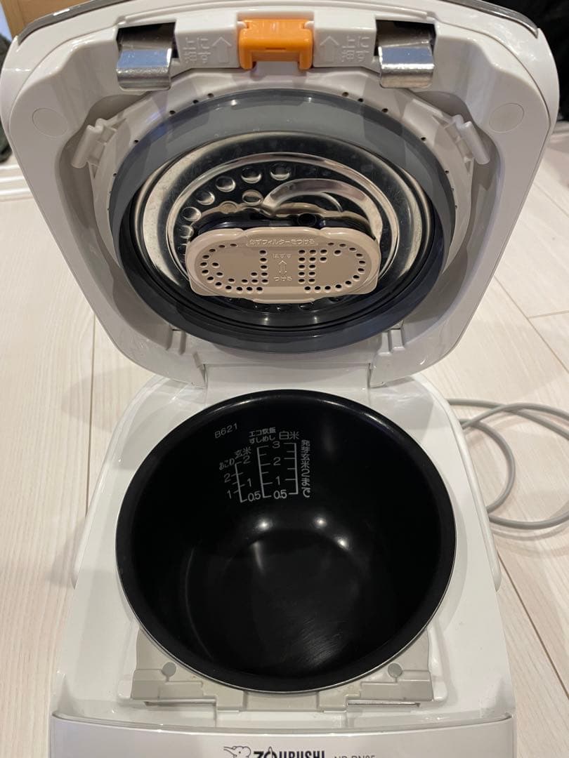 象印 NP-RN05 炊飯器 ホワイト 3合炊き