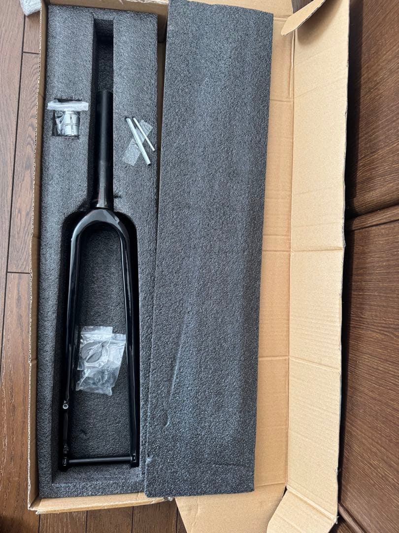 中華カーボン フロントフォーク ブラック(ツヤあり) 700×45Cまで