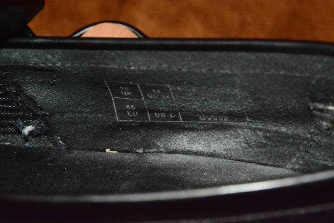 黒のレザー ローファー