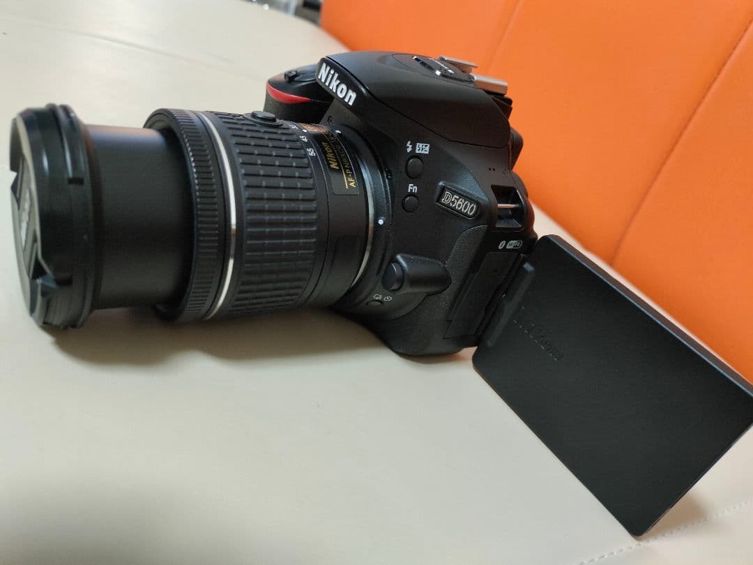 Nikon D5600 デジタル一眼レフカメラ