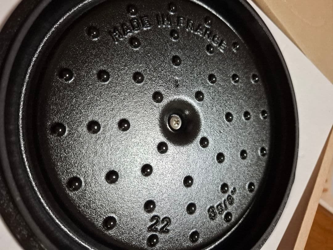 新品ストウブ　ピコ・ココットラウンドブラック鋳物ほうろう鍋