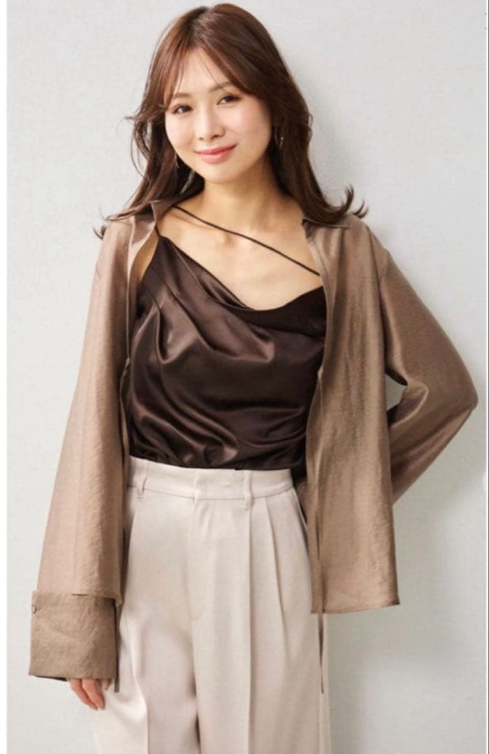 Aimeineカップインドレープサテンキャミソール