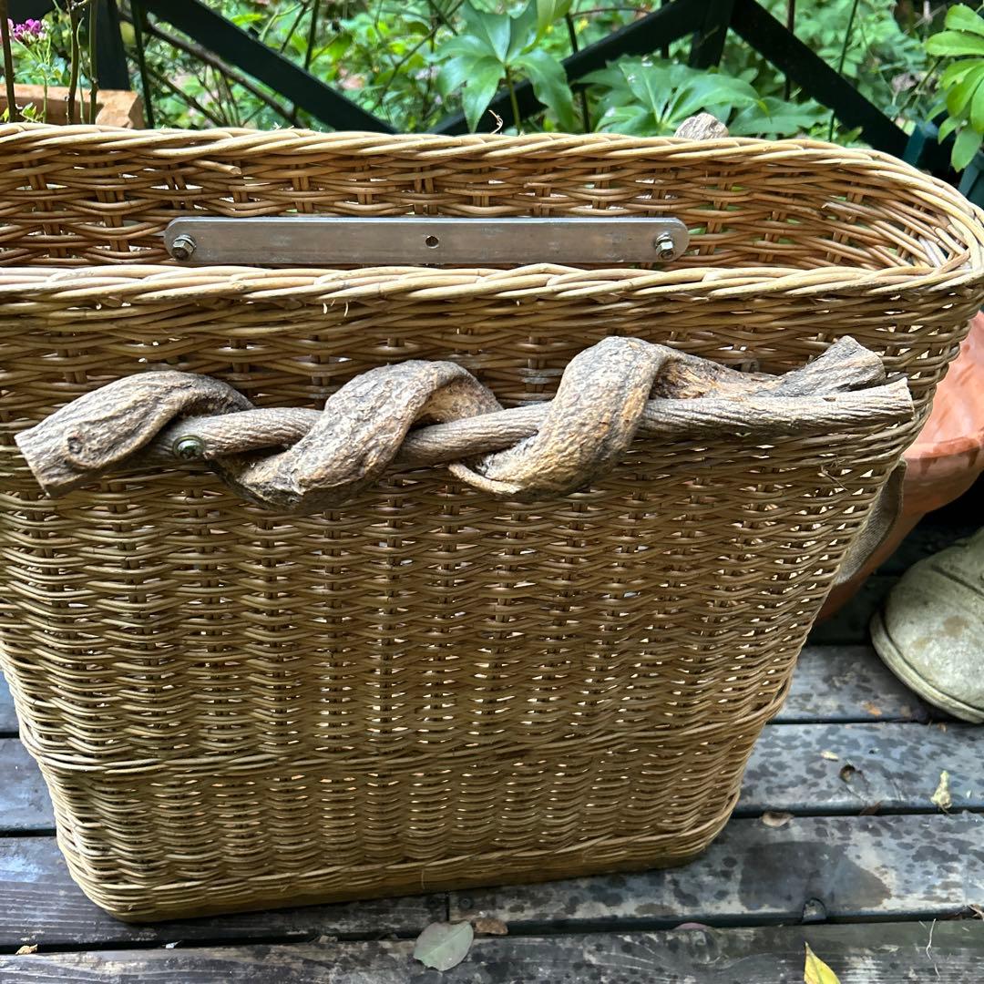 稀少ヴィンテージドイツ/スイス 籐バスケット/バスケットケース　枝飾り付き