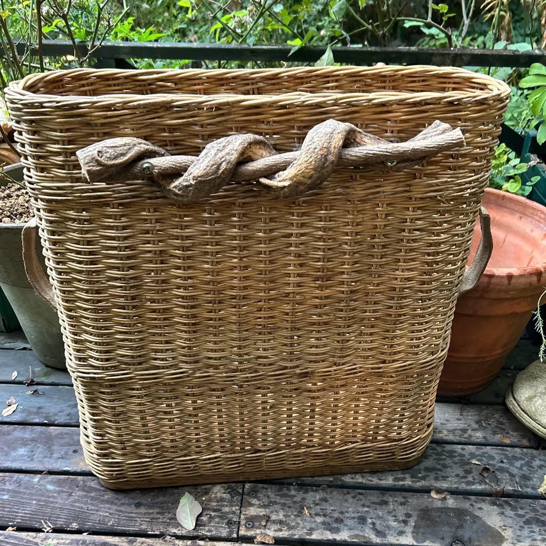稀少ヴィンテージドイツ/スイス 籐バスケット/バスケットケース　枝飾り付き