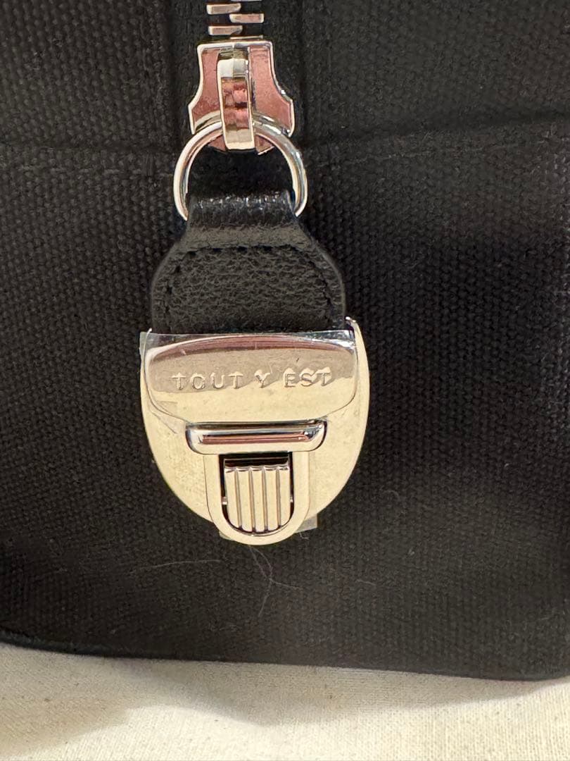 TOUT Y EST　キャンバス素材　バッグ