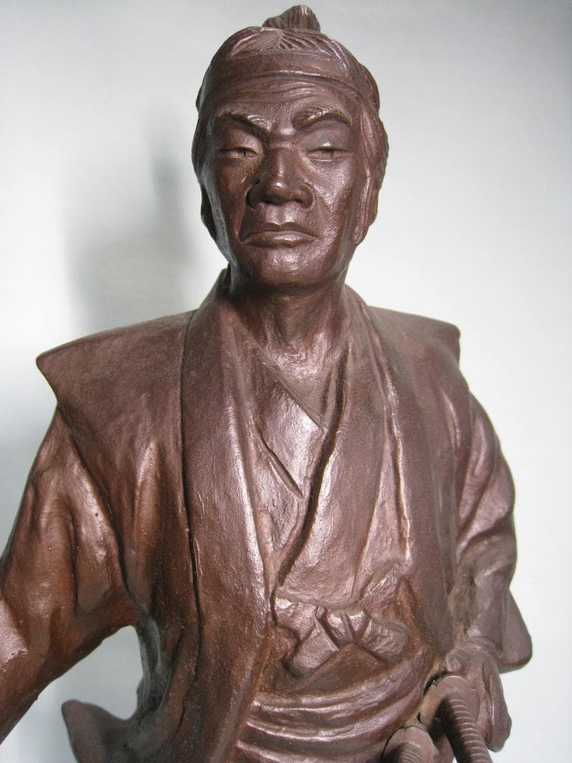 宮本武蔵像　　ブロンズ製　　船の魯を手にし巌流島の戦い