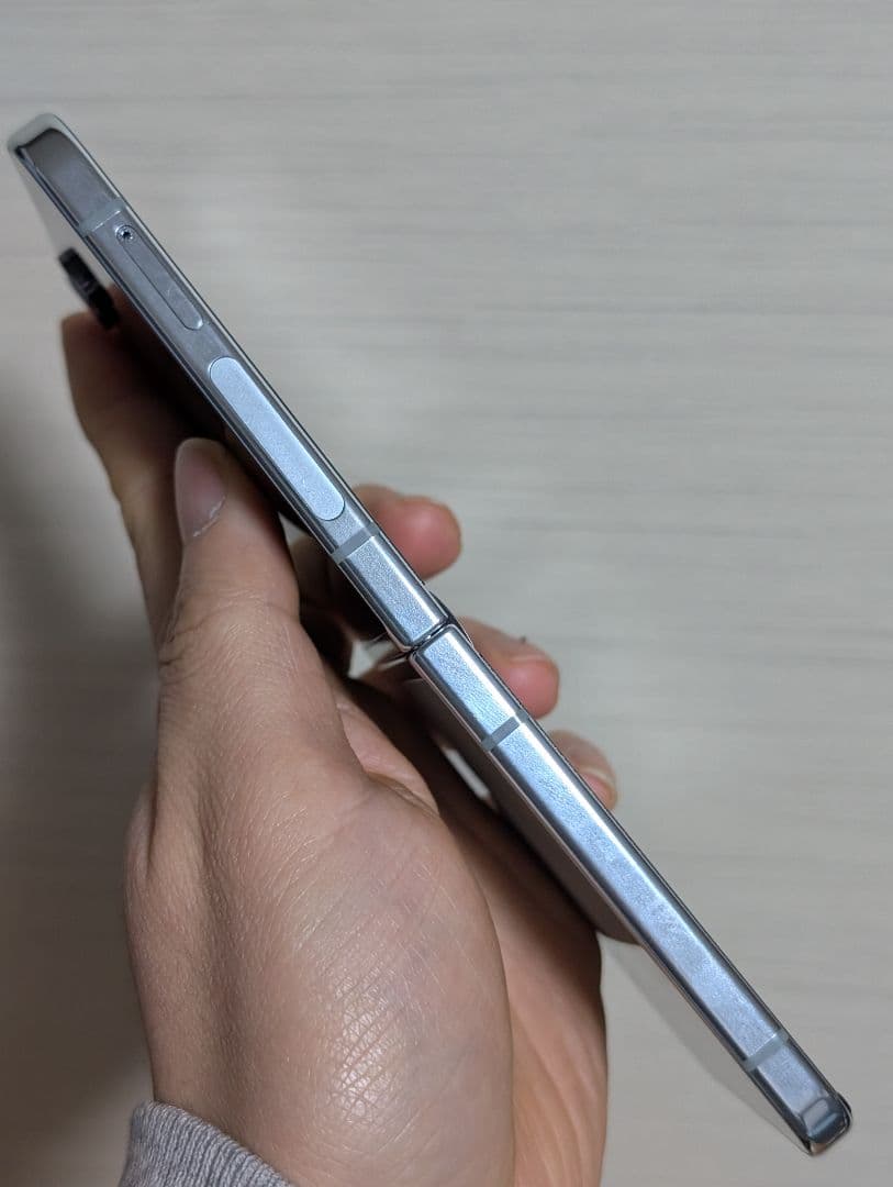 Samsung Galaxy Z Flip5 8/256GB日本版 SIMフリー