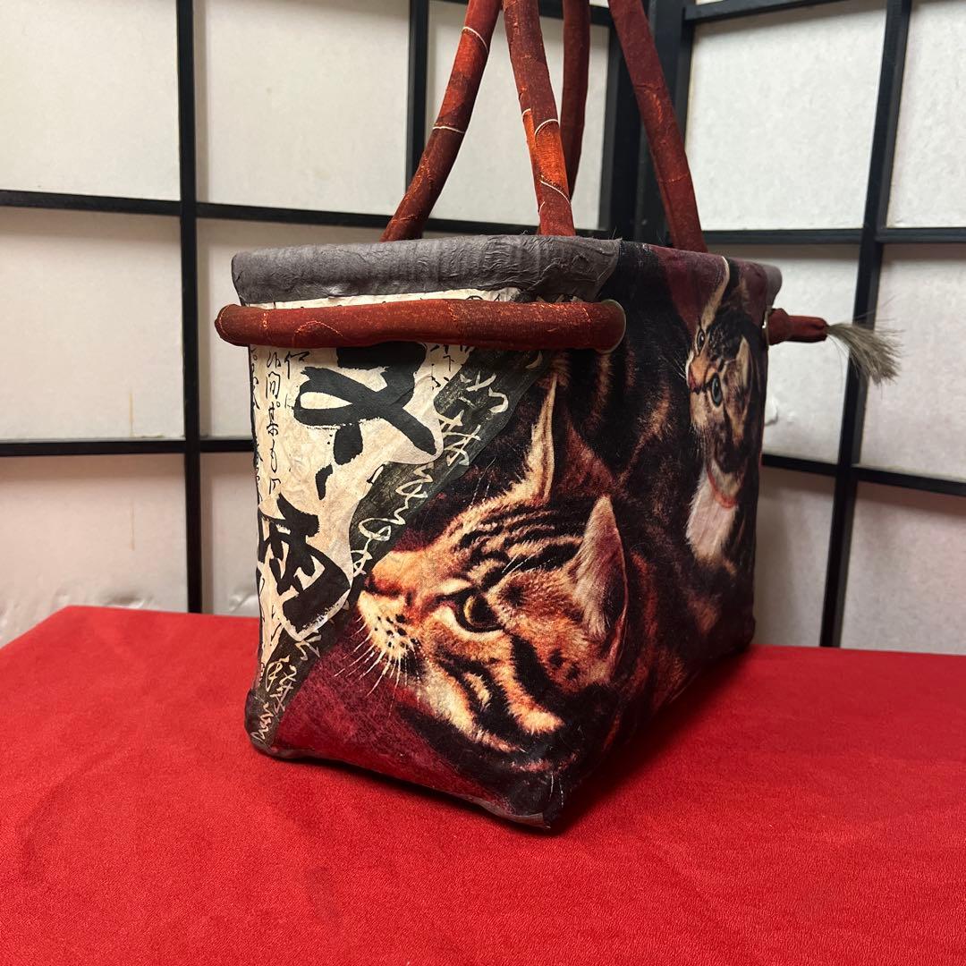 金魚鉢の側の猫 一閑張り バッグ かごバッグ ハンドバッグ 猫 茶トラ キジトラ