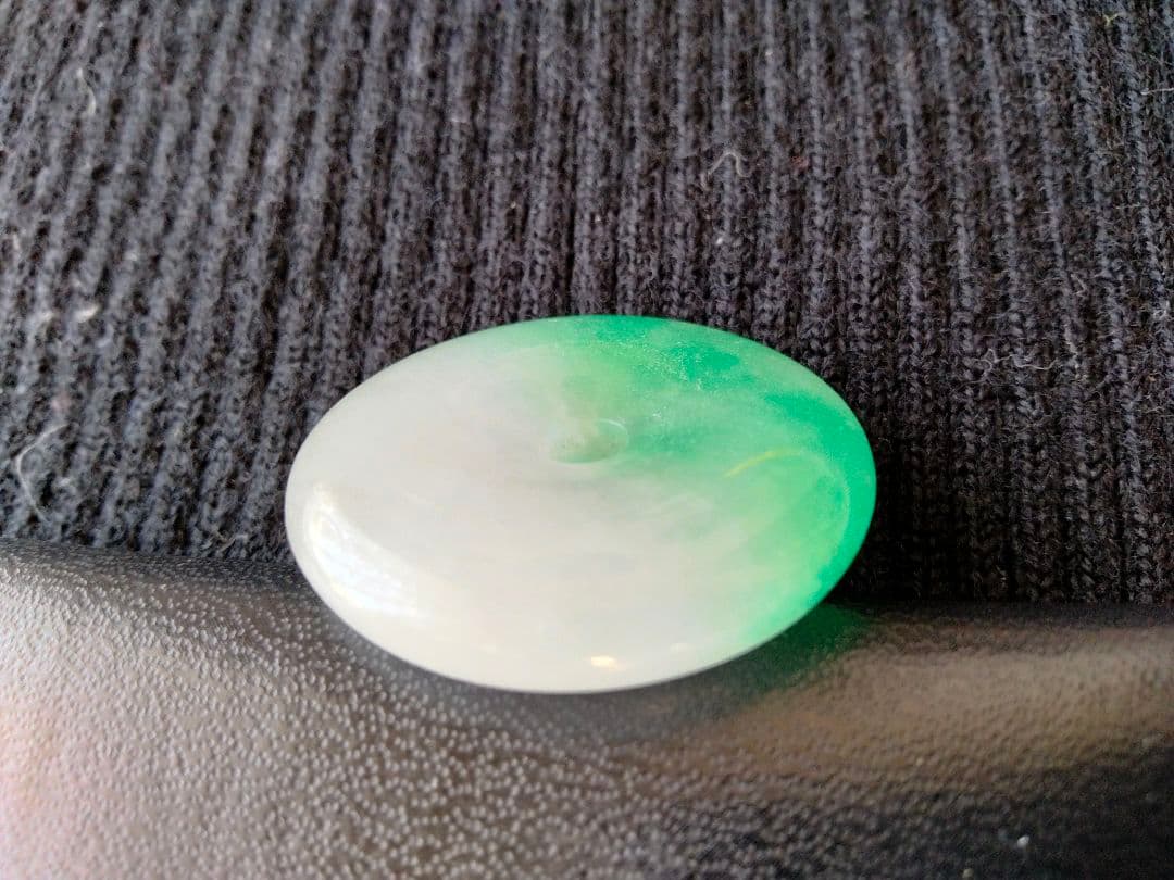 中国骨董貴重希少 【大きめ古玉翠吊墜】日本における古いものです