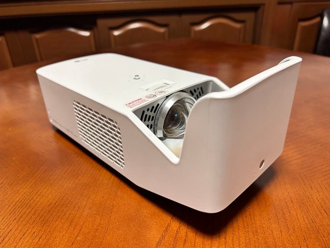 新*史様 LG 超短焦点 LEDプロジェクター LG HF65LSR-EU