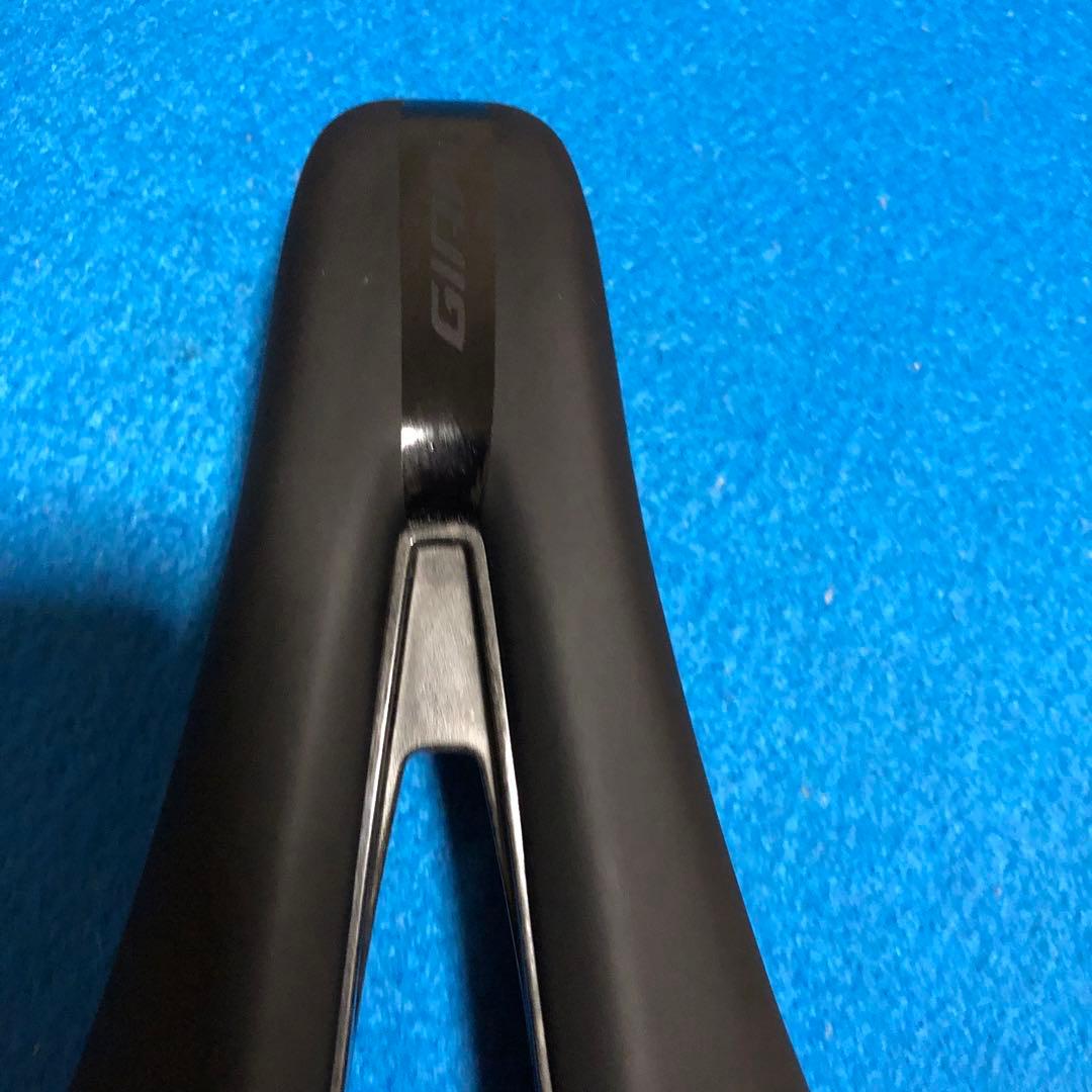 ジャイアント　カーボンサドル