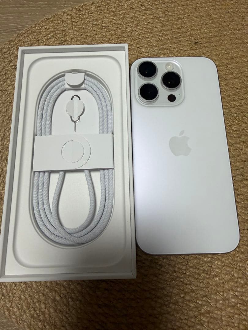 極美品iPhone 16 Pro 128GB ホワイトチタニウム SIMフリー