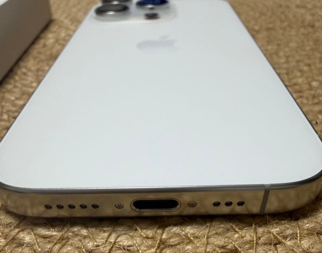 極美品iPhone 16 Pro 128GB ホワイトチタニウム SIMフリー