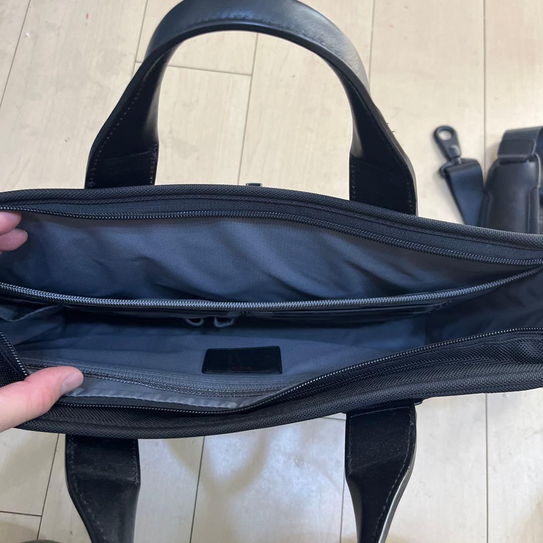 TUMI ブラック ビジネスバッグ