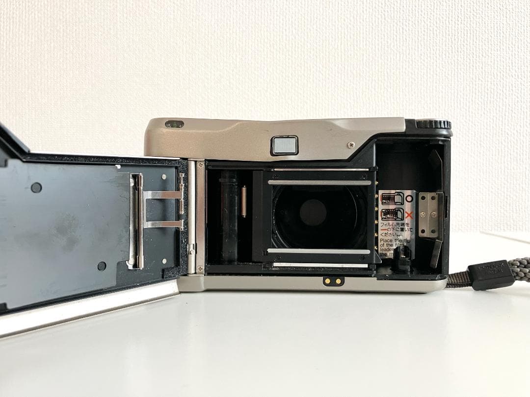 【ジャンク】　CONTAX T2 フィルムカメラ