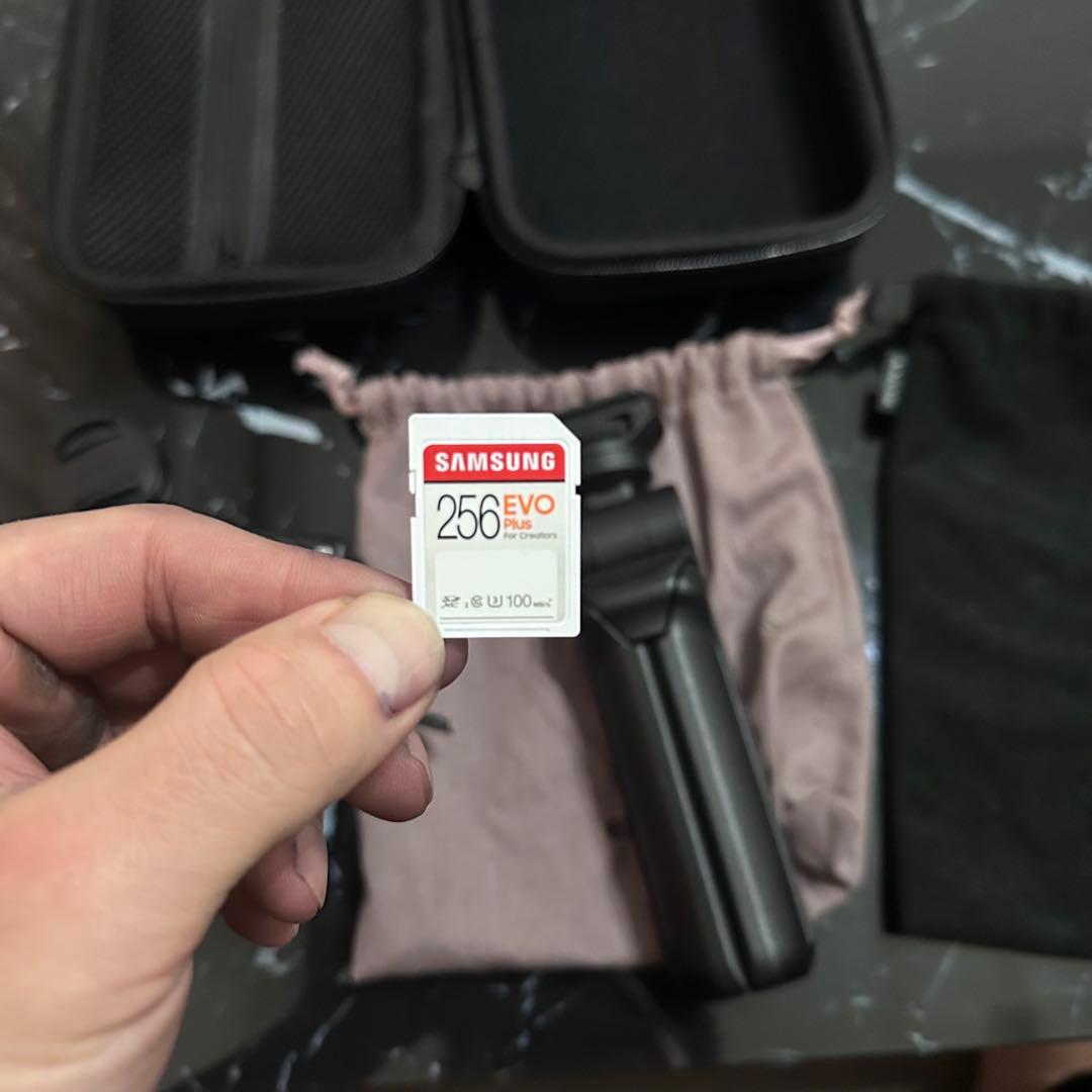 SONY VLOGCAM ZV-1Fハンドグリップ・SDカード付