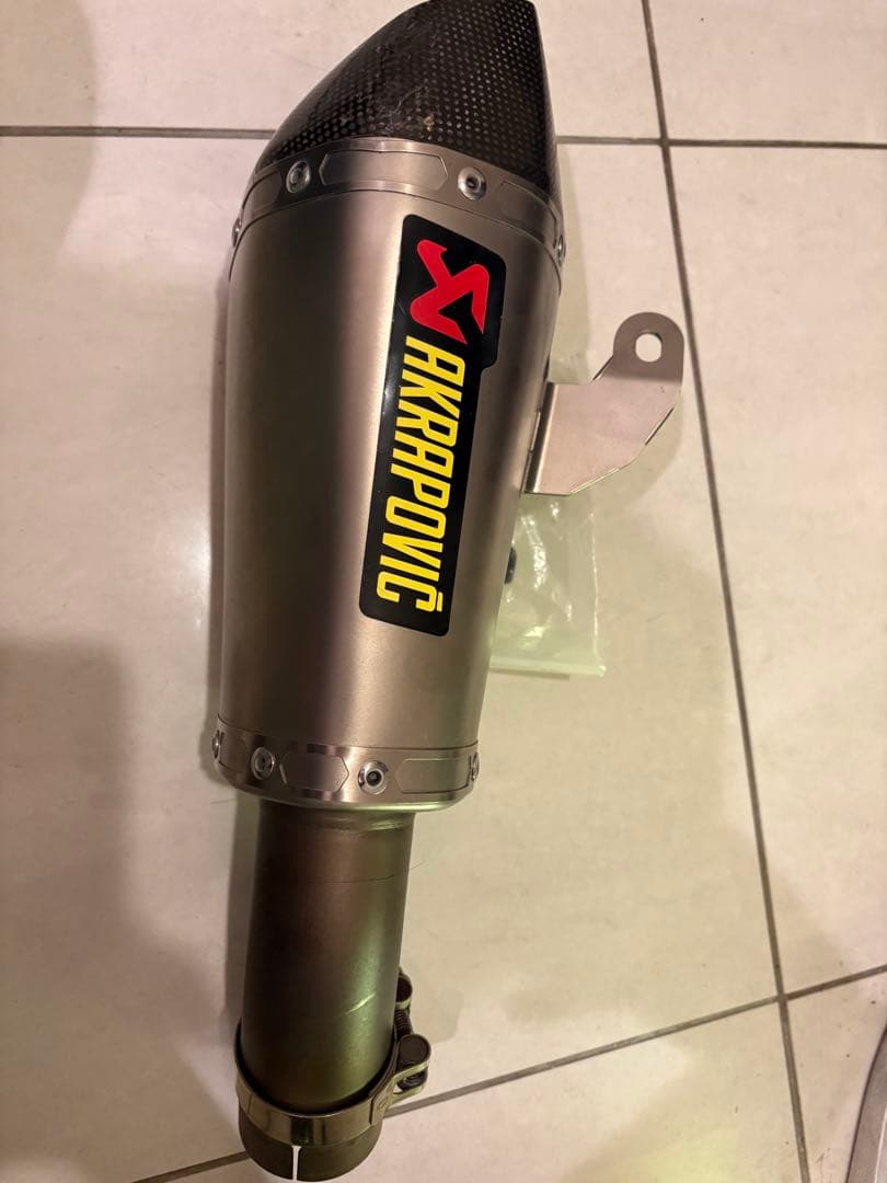 AKRAPOVIČ レイシングタイプスリップオンマフラー