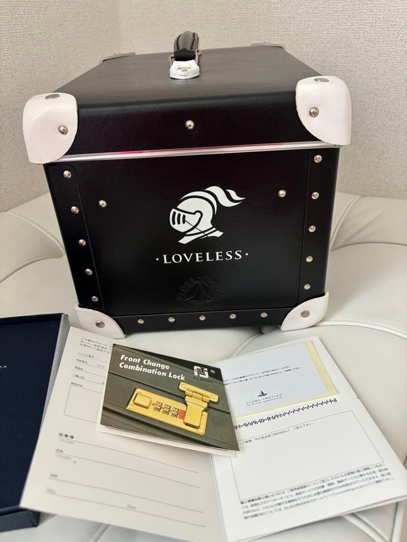 GLOB-TROTTER LOVELESSコラボバニティケース