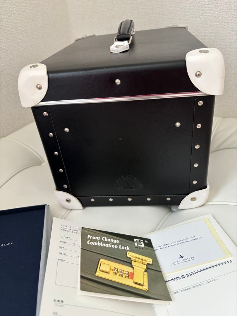 GLOB-TROTTER LOVELESSコラボバニティケース