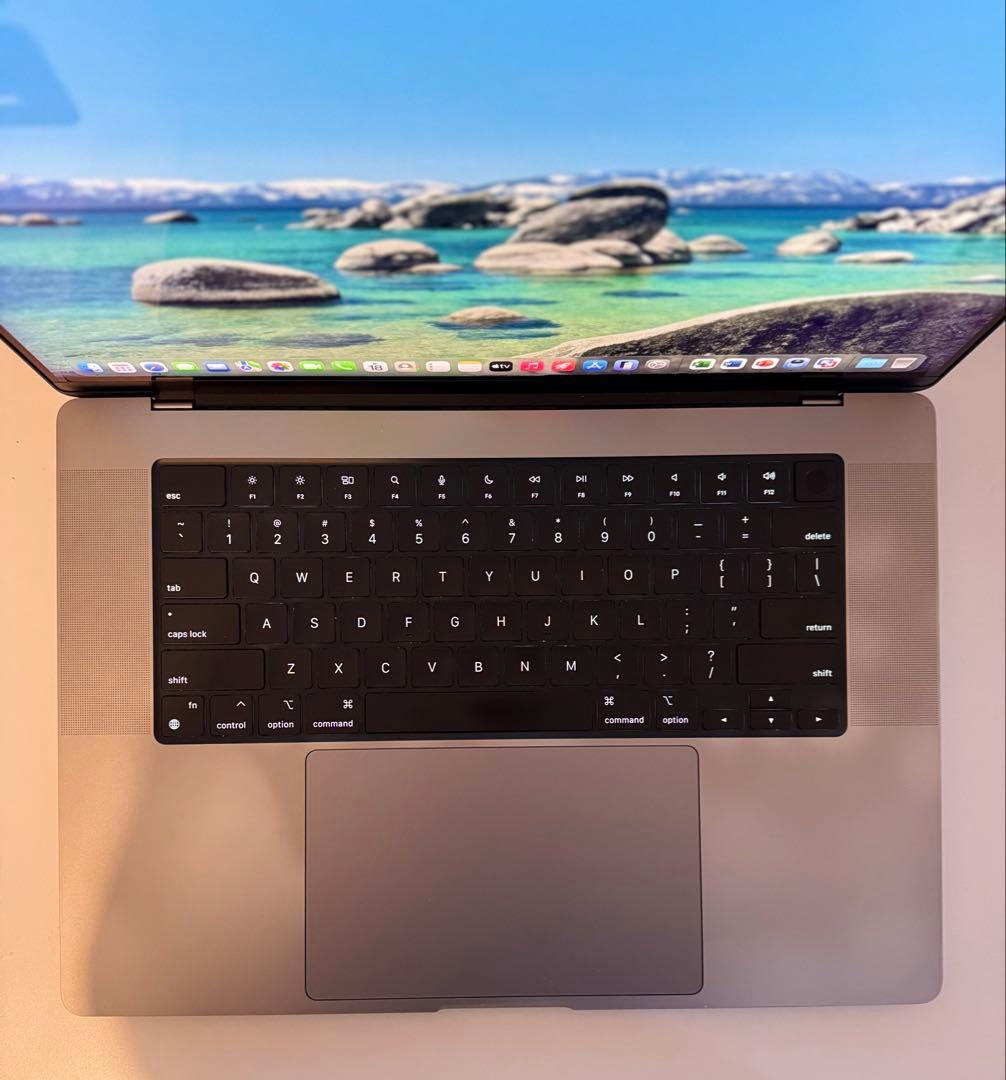 美品 Macbook Pro 2021 16インチ Windows 11 Pro