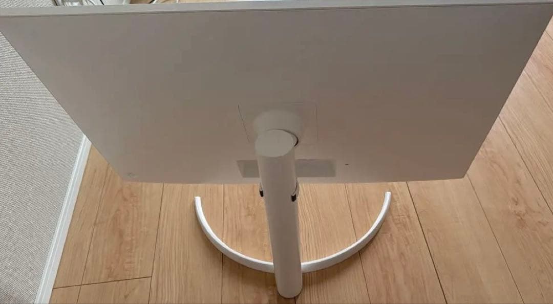 美品 LG 32インチ 4K スマートモニター 32SQ730S-H 白