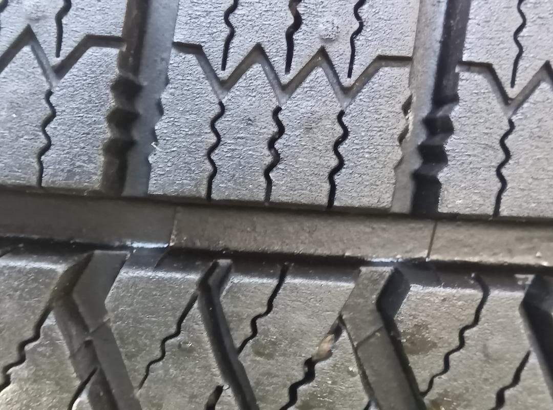 スタッドレスタイヤ　BS BLIZZAK VRX2　215/60R/16　４本