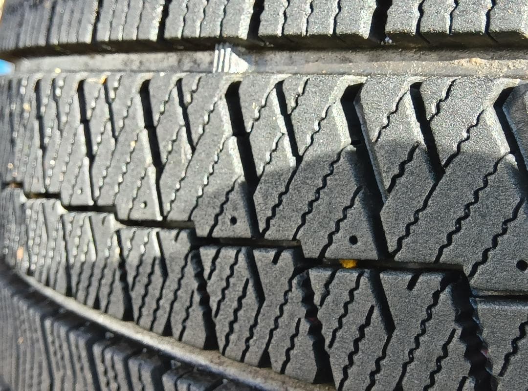 スタッドレスタイヤ　BS BLIZZAK VRX2　215/60R/16　４本