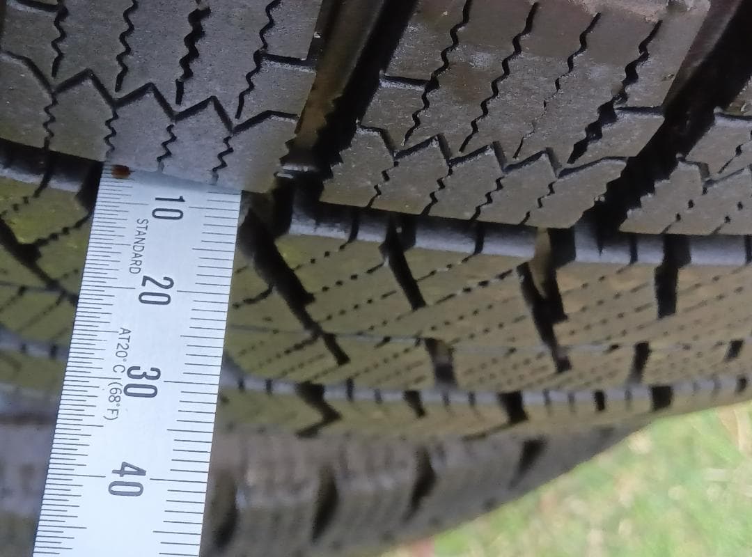 スタッドレスタイヤ　BS BLIZZAK VRX2　215/60R/16　４本