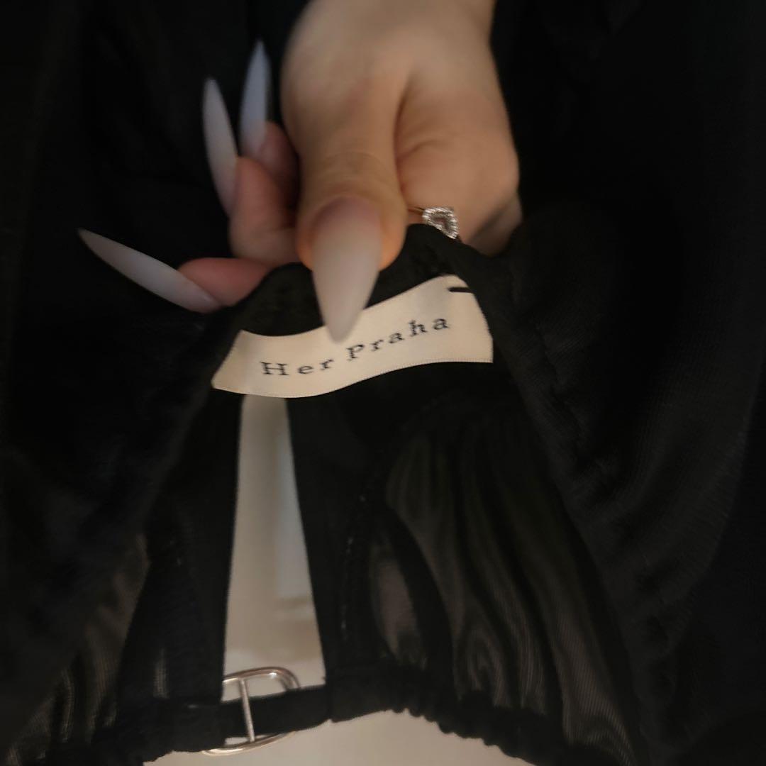 Her Praha ブラック ミニワンピース 半袖