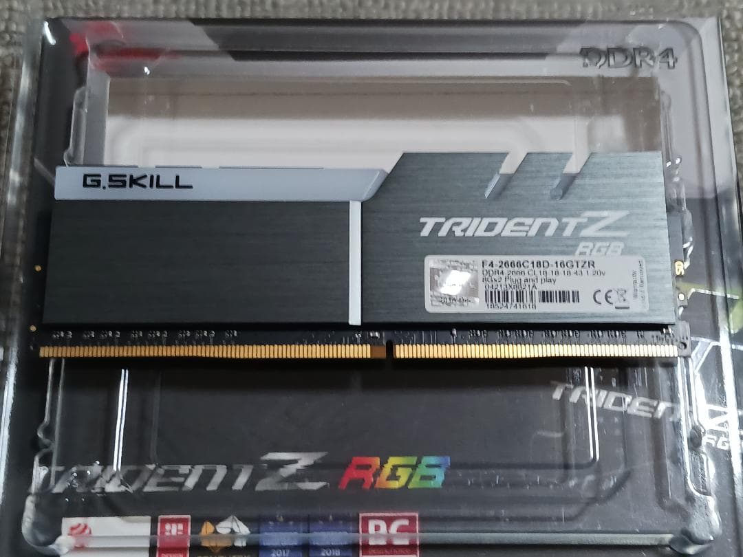 メモリー G.SKILL F4-2666C18D-16GTZR