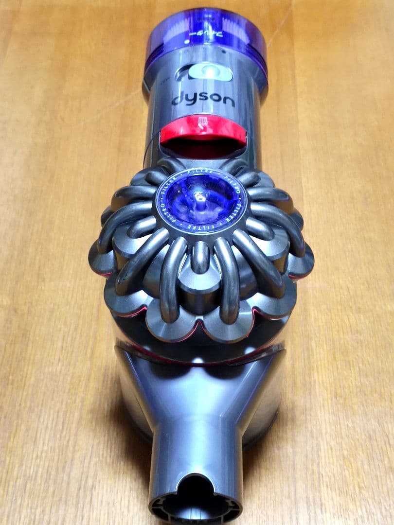 ダイソンV8 SV10K掃除機＋マキタ18vアダプターセット分解清掃済み 動作品