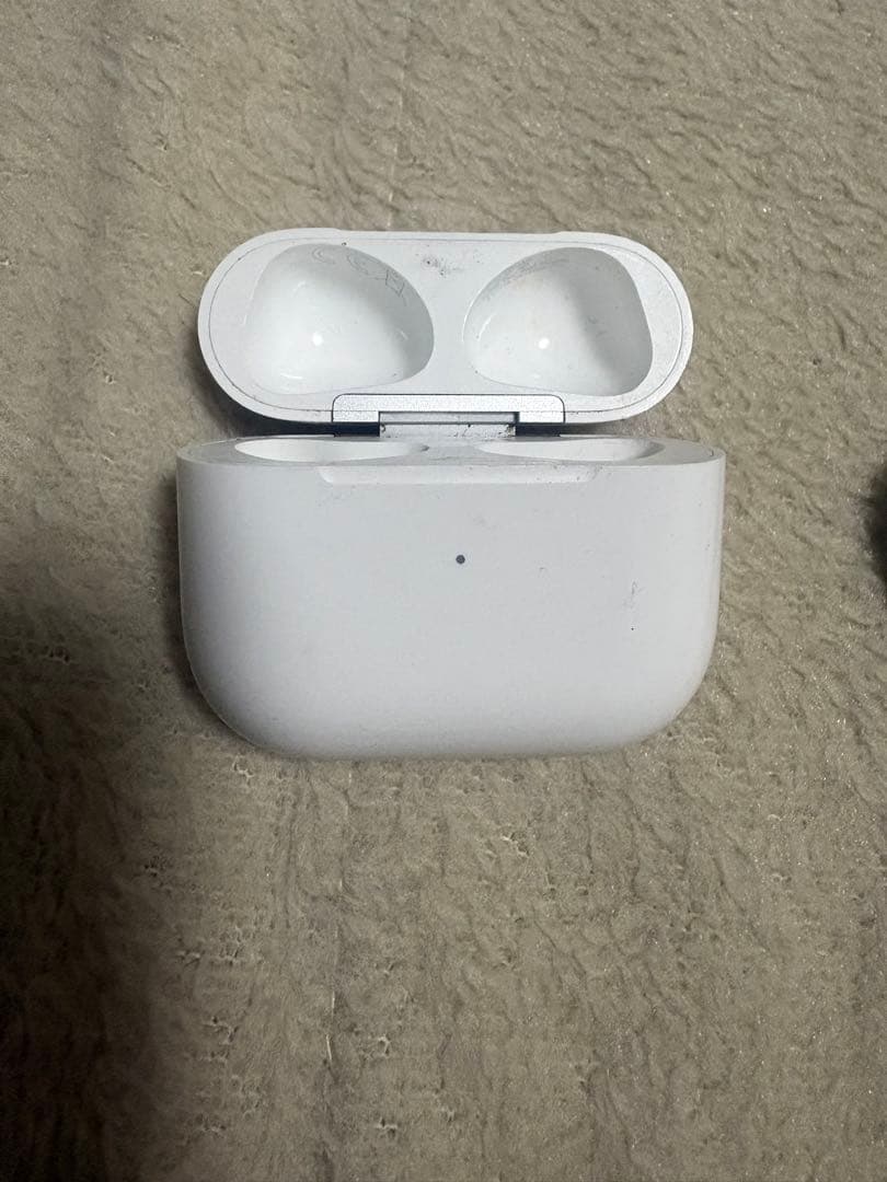 AirPods本体 充電ケース付き(第3世代)